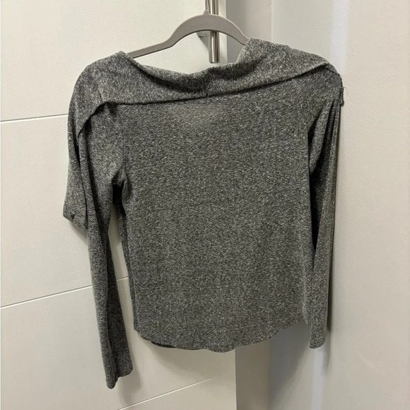 Color In Motion Women’s Gray Off Shoulder Metal Studded Long Sleeve Shirt L - Picture 2 of 2